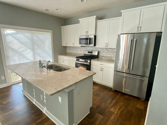 Building Photo - 7102 Oak Park Dr