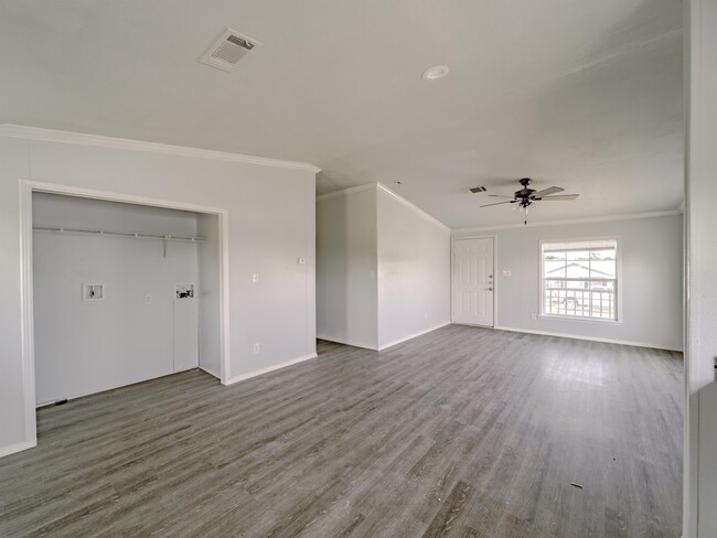 Photo - 104 Windy Creek Ct (Springtown, TX) Townhome