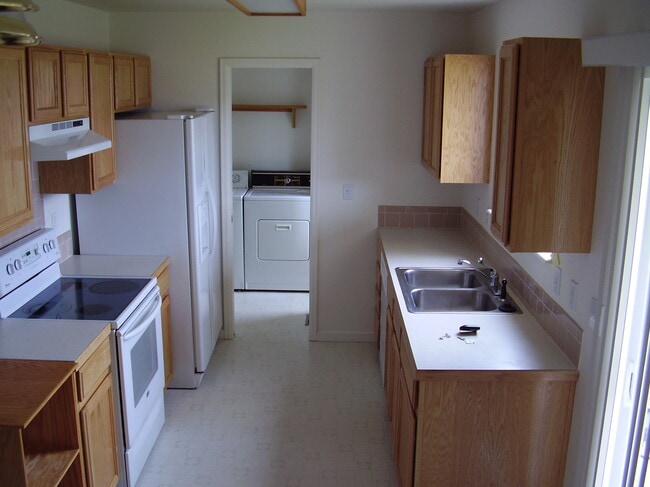 Building Photo - 3345 Saratoga St