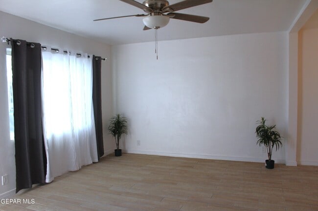 Foto del edificio - 3819 Morehead Ave
