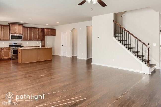 Foto del edificio - 5 br, 3 bath House - 250 Janney Circle UNIT