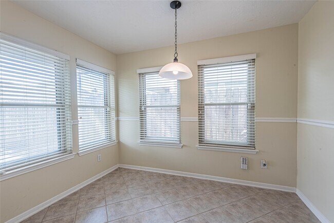 Building Photo - 6630 Bluebottle Ln