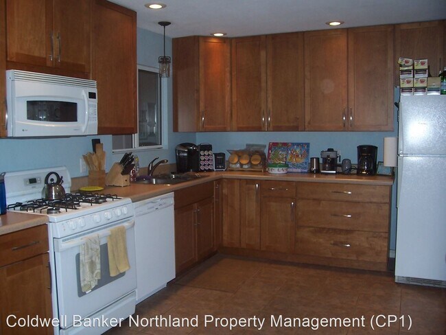 Building Photo - 4 br, 2 bath House - 5743 N. Smokerise Dr.