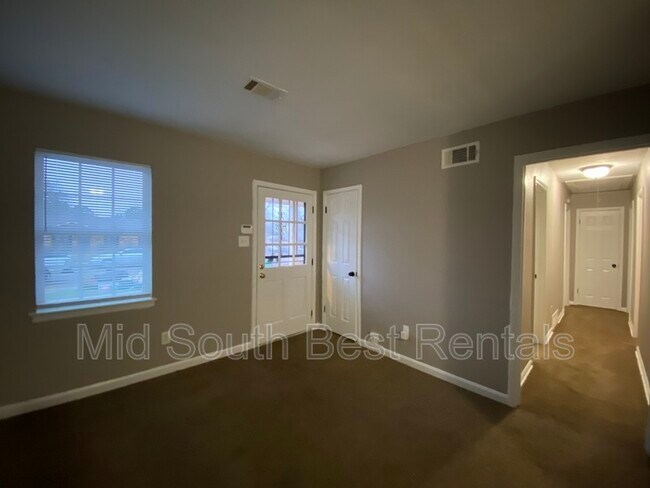 Foto del edificio - 3424 Piney Woods Ave