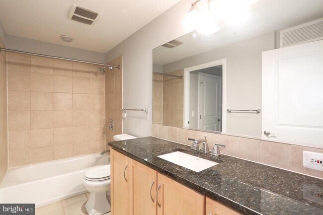Foto del edificio - 888 N Quincy St