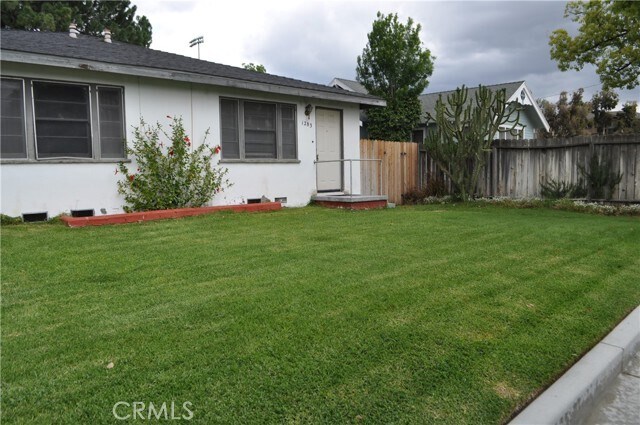 Foto principal - 1283 E Brockton Ave