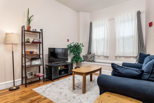 Living Room - 415 Fairmount Ave