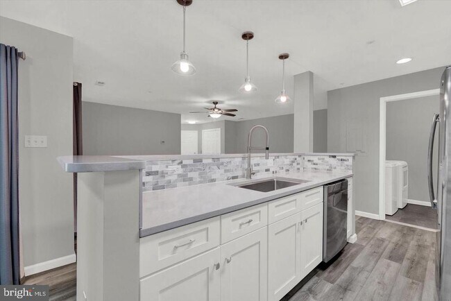 Foto del edificio - 2406 Ellsworth Way