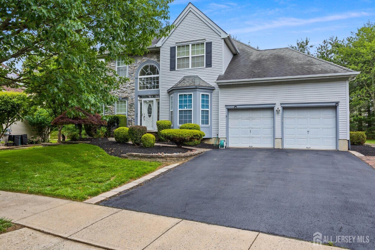 Primary Photo - 38 Larkspur Dr