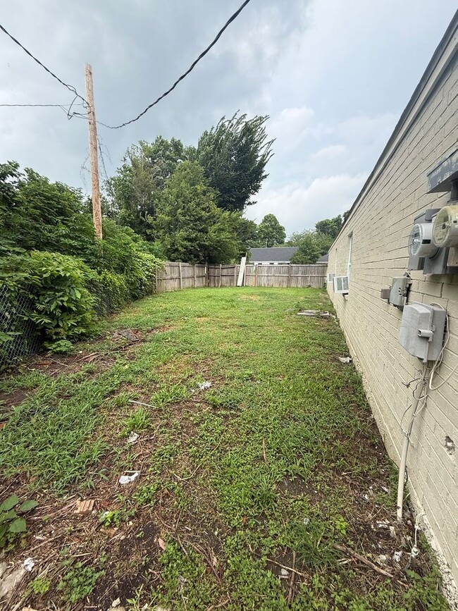 Building Photo - 2041-2043-2043 Helm Dr