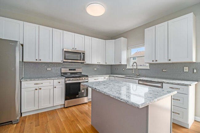 Foto del edificio - 1030 Shoreline Dr