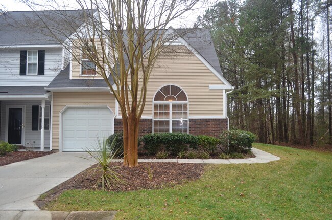 Foto del edificio - 8955 Bryant Field Cir