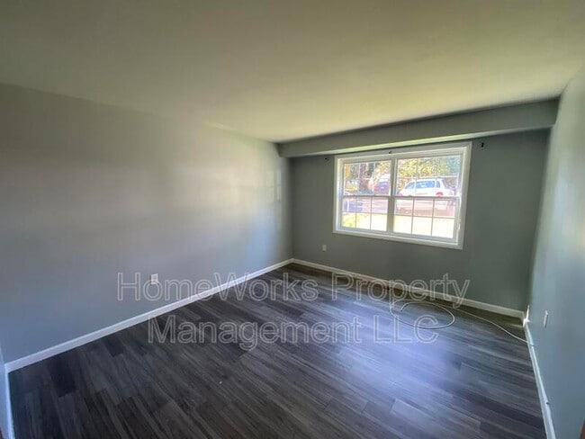 Building Photo - 411 N Bend Rd