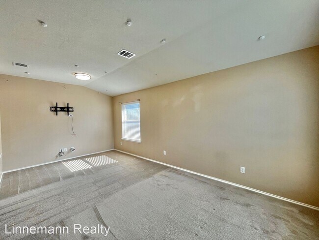 Building Photo - 3 br, 2.5 bath House - 229 Memory Lane