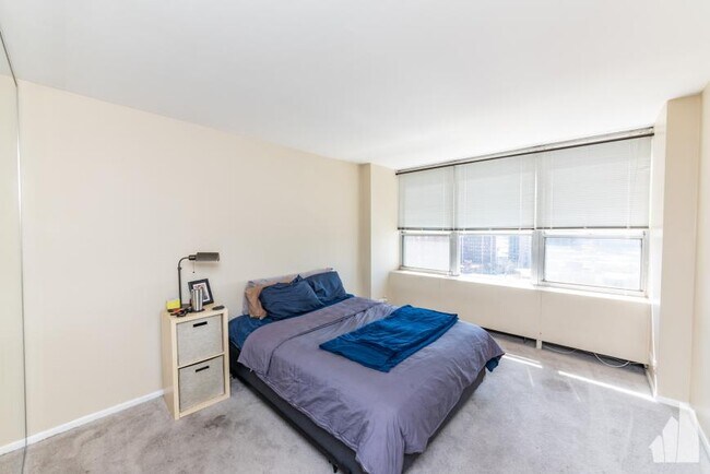 Building Photo - 2 bedroom in Chicago IL 60613