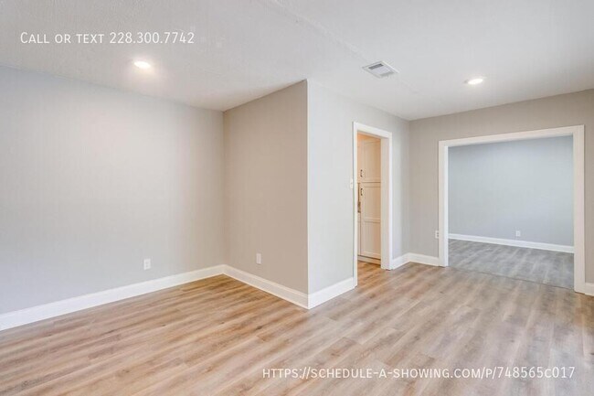 Foto del edificio - 16201 Cervantes Ct