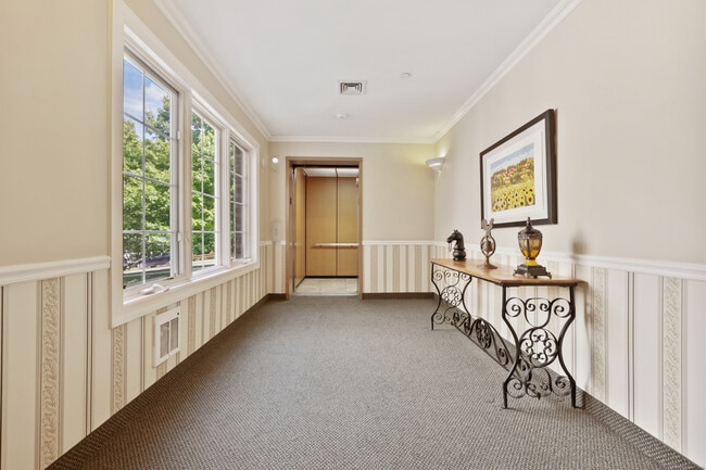 Foto del edificio - 2 Homestead Ln