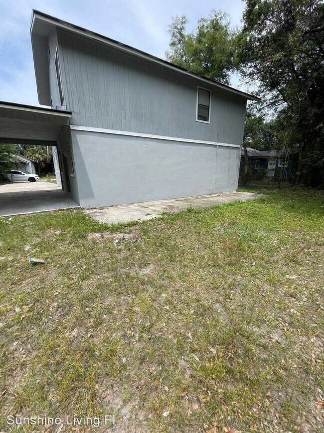 Foto del edificio - 5 br, 2 bath House - 1150 Claudia Spencer St