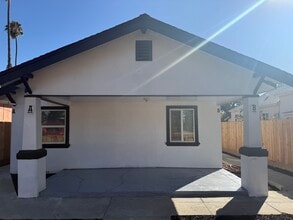 Building Photo - 1015 4th St