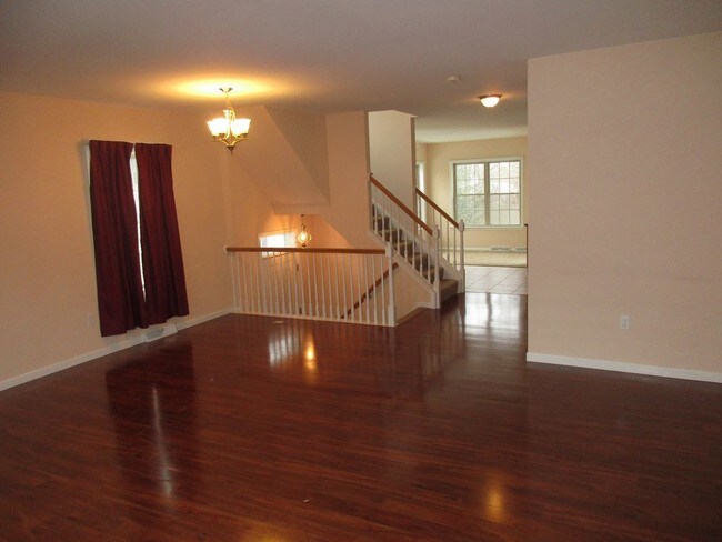 Building Photo - 6330 Creekbend Dr