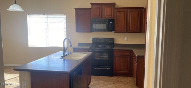 Foto del edificio - 18211 N Toya St