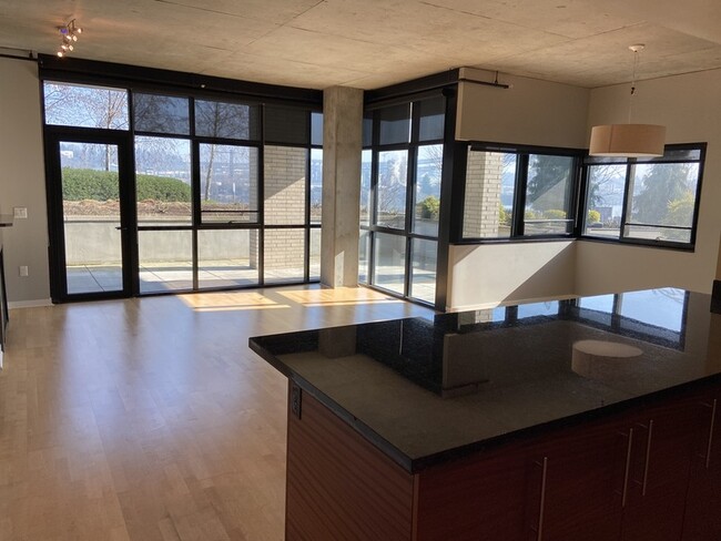 Foto del edificio - 1830 NW Riverscape St