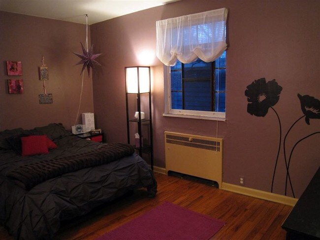 Building Photo - 2 br, 1 bath 4plex - 735 Lincolnway East