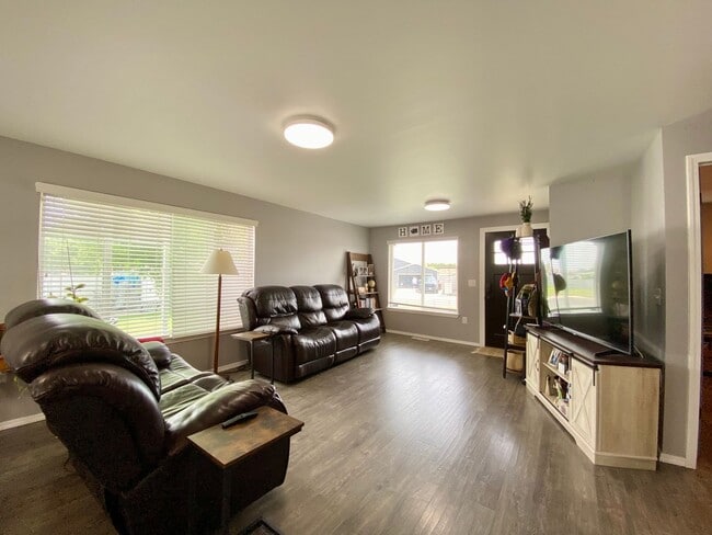 Building Photo - 3 Bedroom Home in West Valley