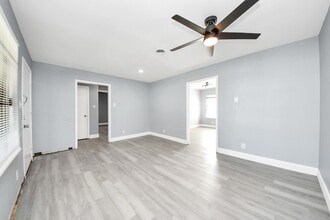 Building Photo - 5606 Elmlawn Dr