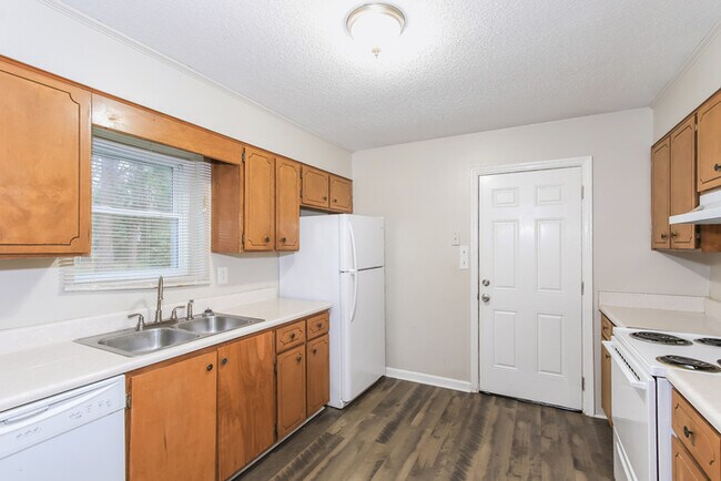 Building Photo - 4 Bedroom in Engle Ct