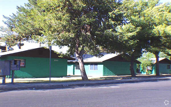 Primary Photo - 2341 W Glenrosa Ave