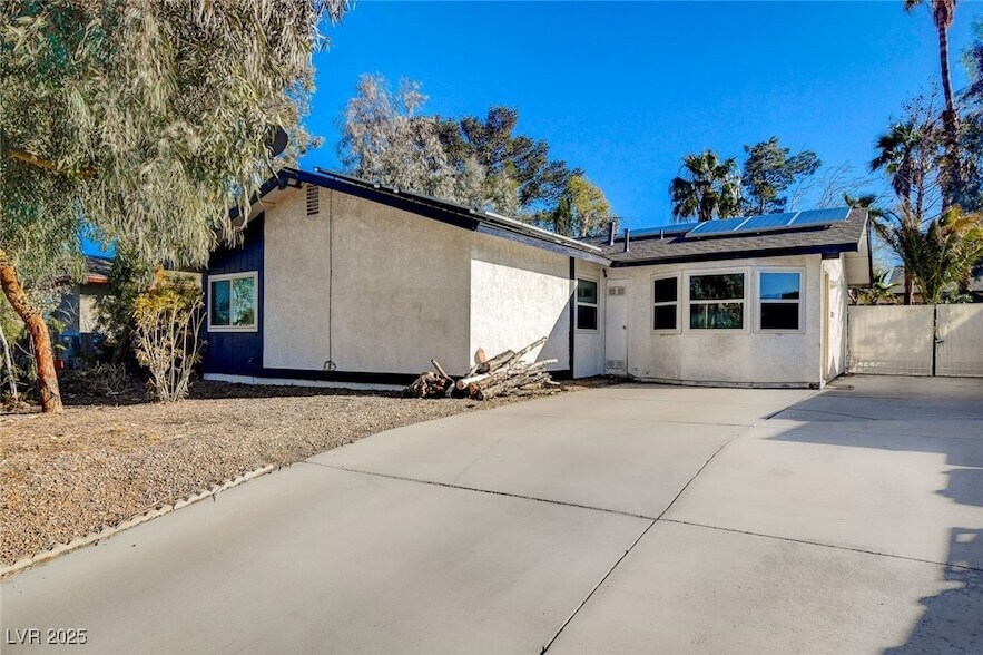 Primary Photo - 6223 W Foothill Blvd