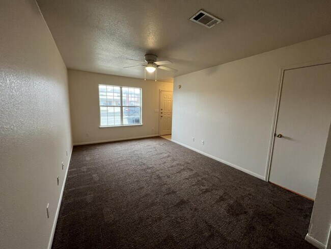 Foto del edificio - 2811 Cantabrian Dr