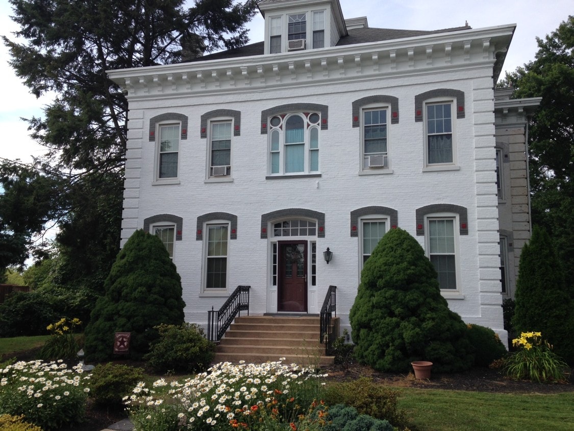 1461 Manor St, Columbia, PA 17512 Apartments in Columbia, PA