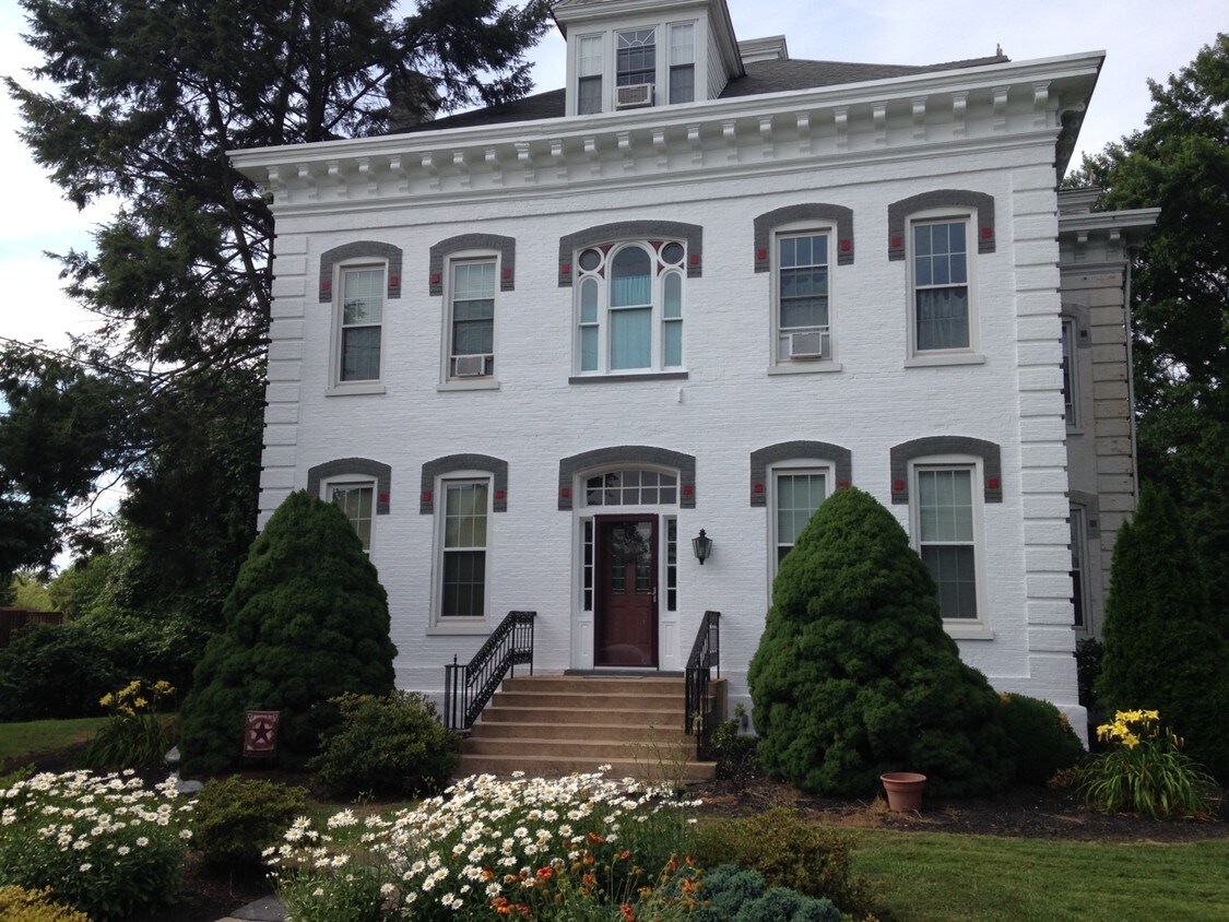 1461 Manor St, Columbia, PA 17512 Apartments in Columbia, PA