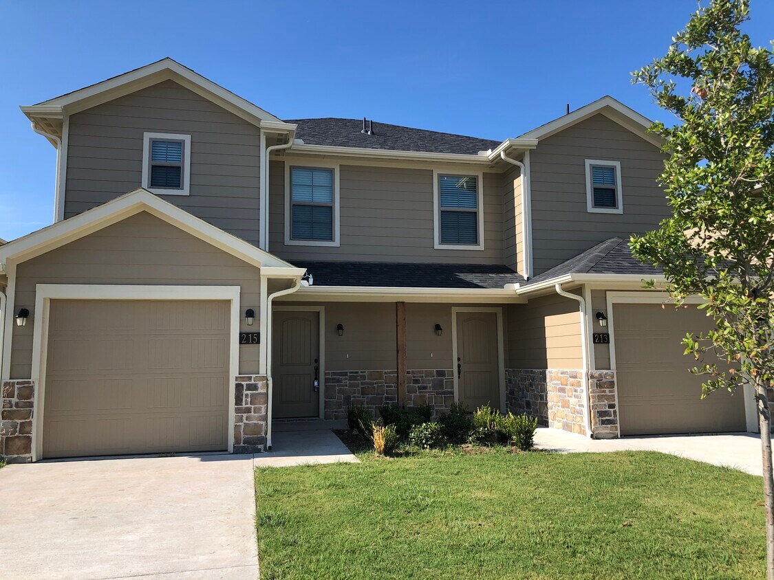 Foto principal - 213 W Forest Ave