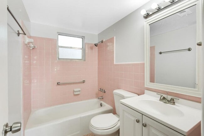 Building Photo - 318 E Dakin Ave. Unit #7  Kissimmee FL 34741