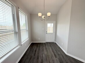Building Photo - 14501 Sugar Pines Dr