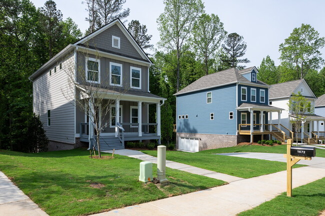 Building Photo - "Spacious 4-Bedroom Retreat with 3.5 Baths...