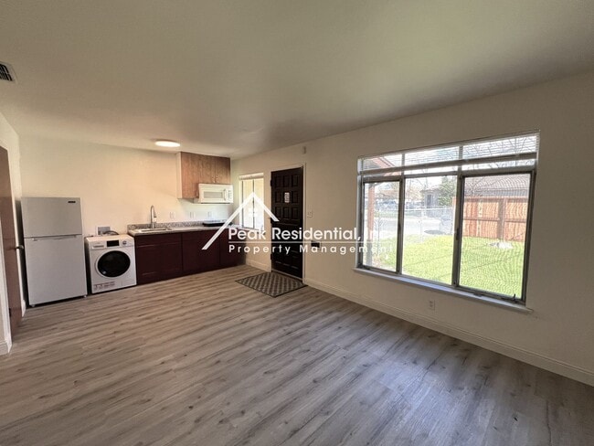 Foto del edificio - Charming 2bd/1ba Duplex near UCD Med Center