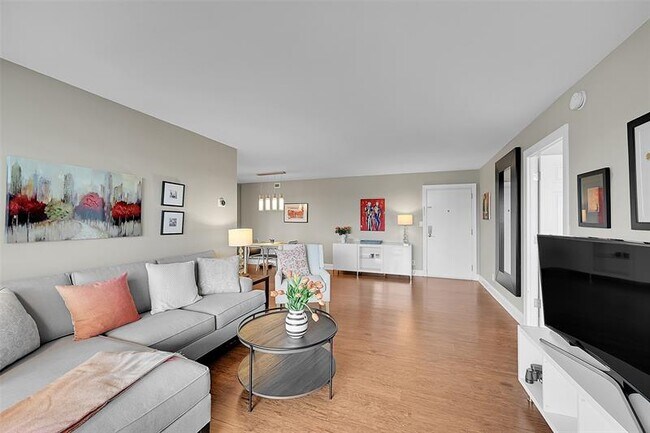 Foto del edificio - 2841 N Ocean Blvd
