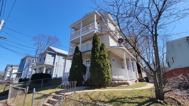 Building Photo - 169 Bunker Ave