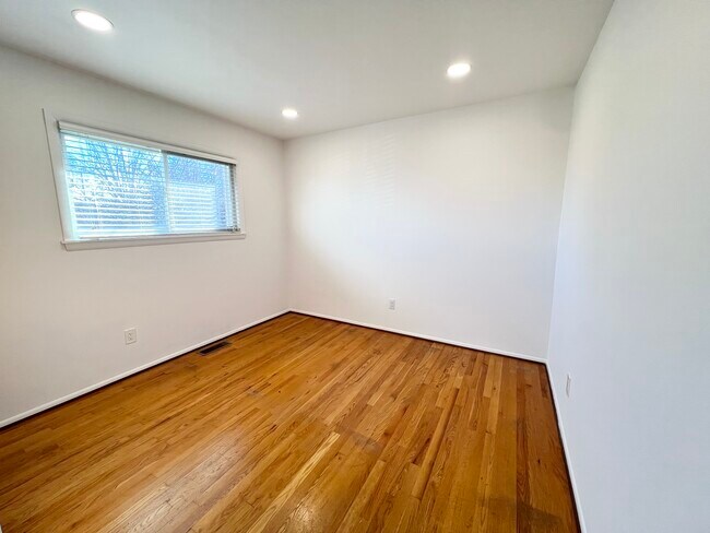 Building Photo - 30541 McGrath Dr