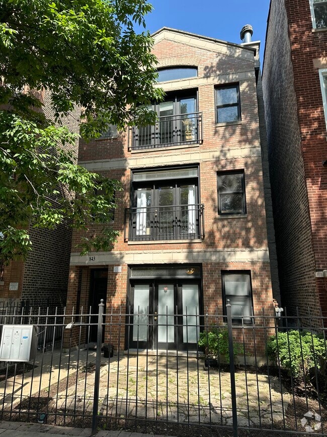 Building Photo - 843 N Mozart St