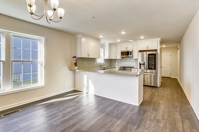 Building Photo - 1704 Arcola Ave
