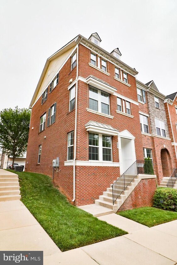 Primary Photo - 27 Fairbanks Dr