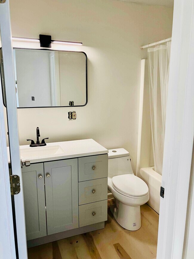 New bathroom - 407 3rd St