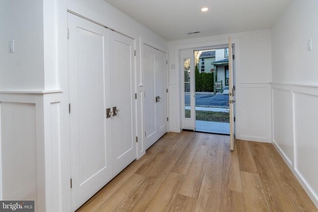 Building Photo - 17 Wilson St