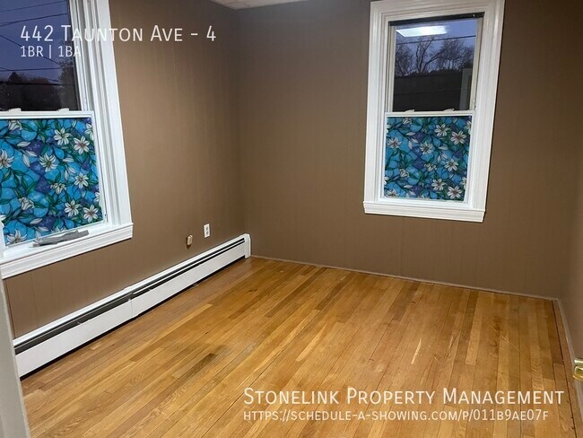 Foto del edificio - 442 Taunton Ave