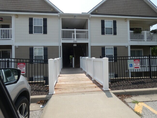 Foto del edificio - Beautiful Condo in North Kansas City School District!